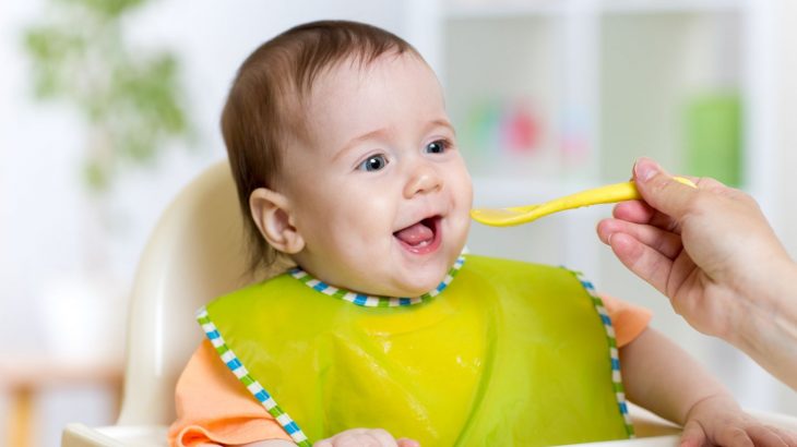 離乳食はいつから始める？タイミングと注意点は？